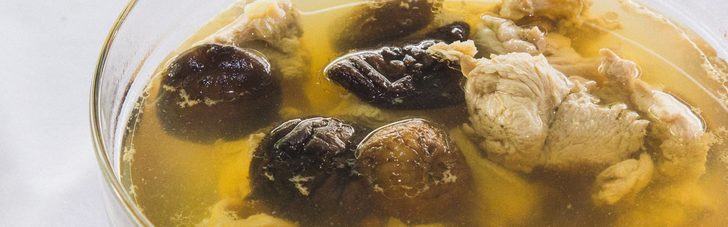 เห็ดหอมตุ๋นยาจีนไก่